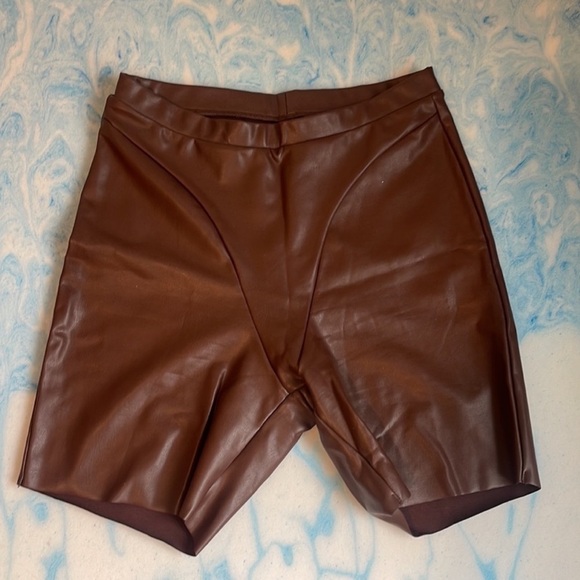 SKIMS faux leather biker shorts/ COCOA - Picture 5 of 7
